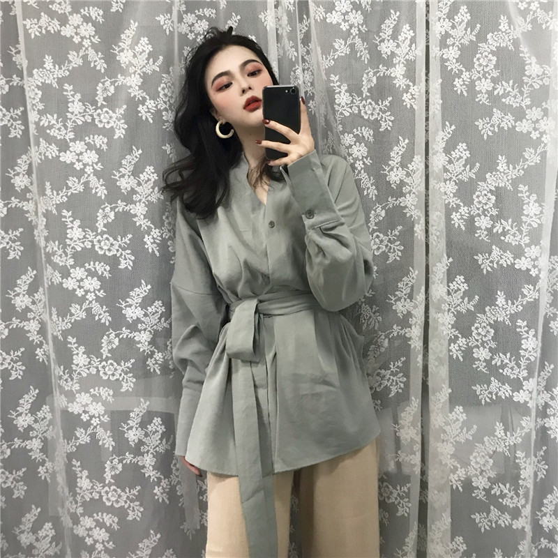 秋裝女復古慵懶風純色系帶收腰V領顯瘦中長款設計感長袖襯衫外套